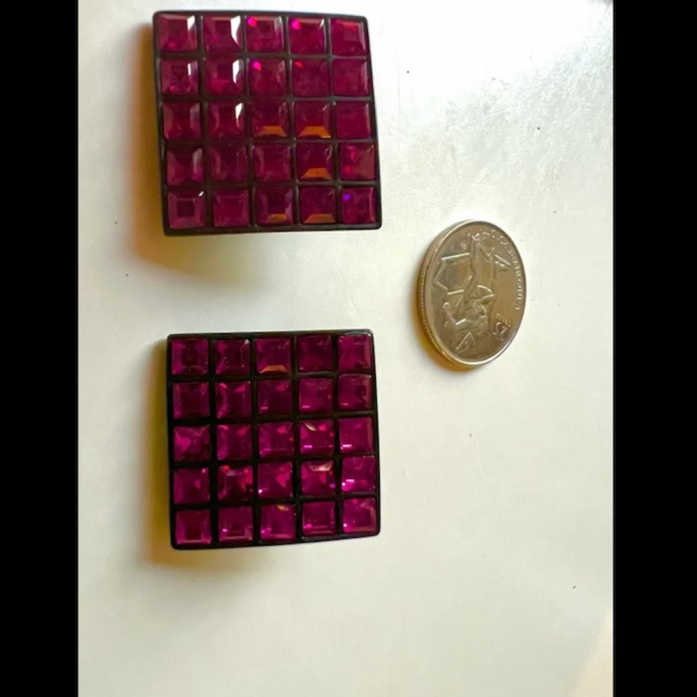 Vintage 1970s Barbie Pink or Electric Pink/ Square Clip-On Earrings - Picture 11 of 11